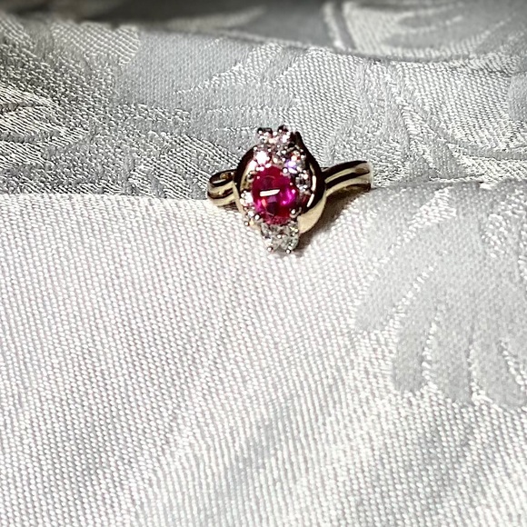 Vintage Cocktail Ring - Picture 2 of 10